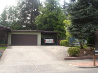 Carport, plenty of parking